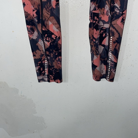 Lululemon speed up tight leggings 24” - Picture 6 of 9